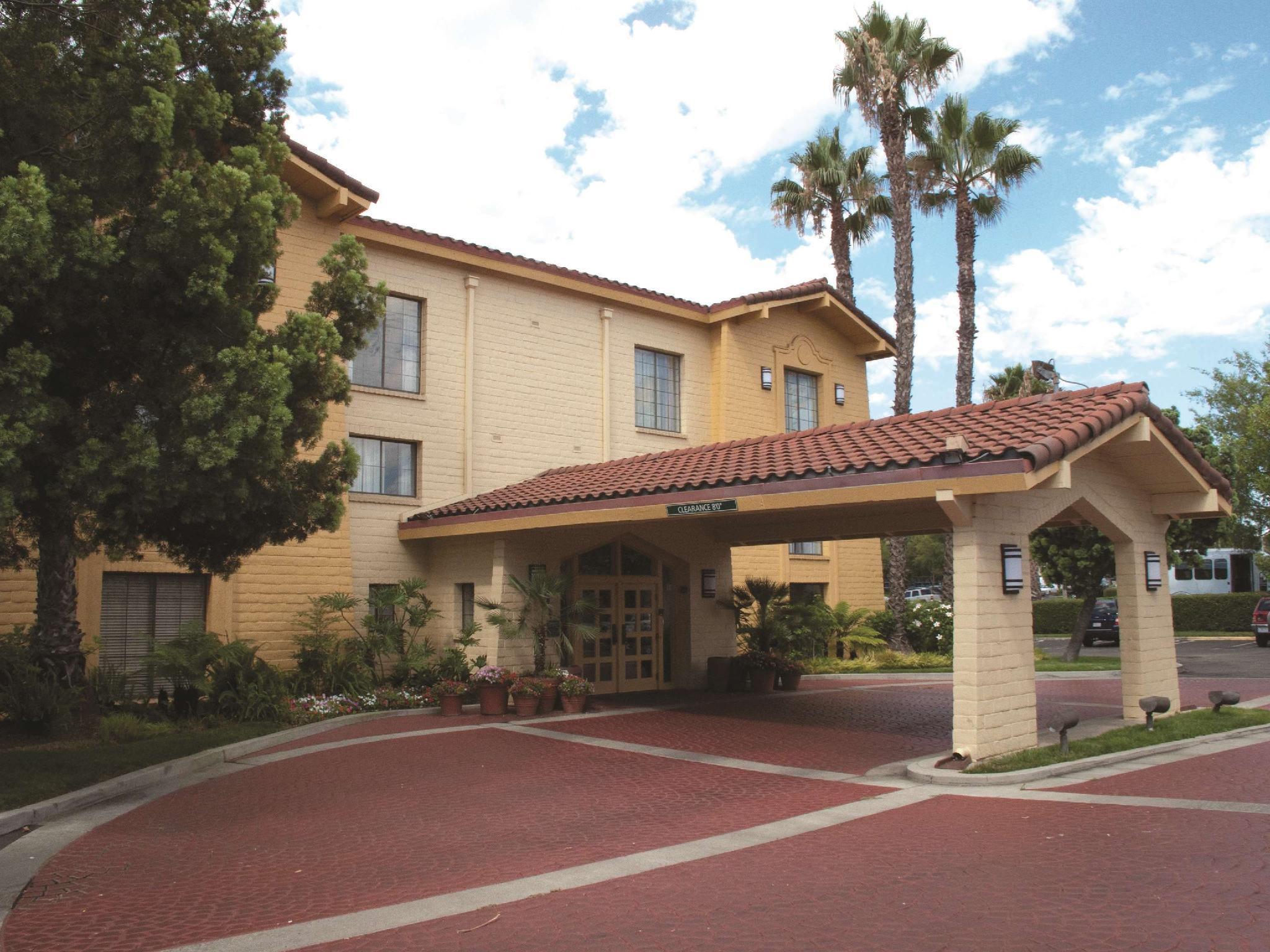 Days Inn By Wyndham San Diego Vista Eksteriør billede