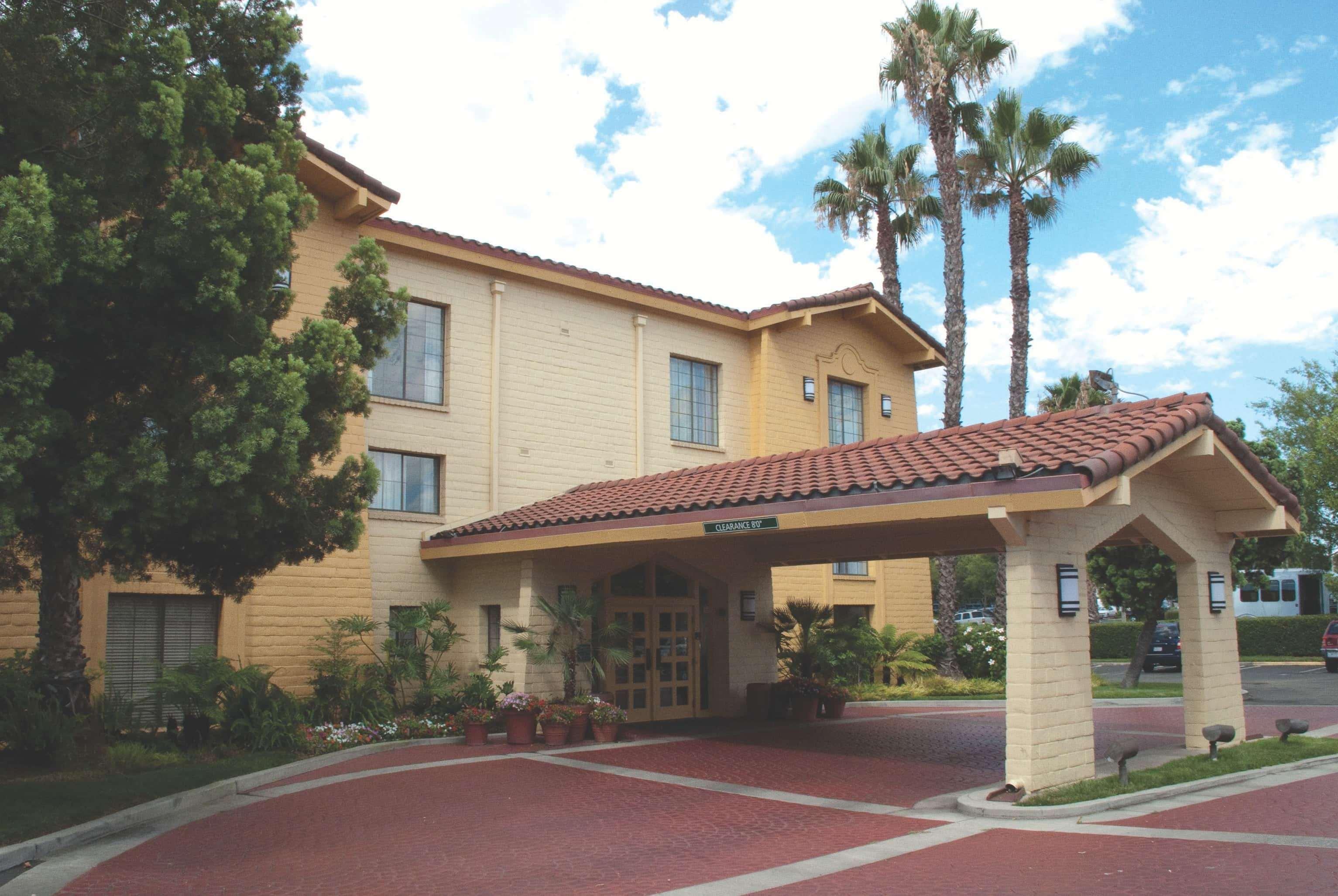 Days Inn By Wyndham San Diego Vista Eksteriør billede