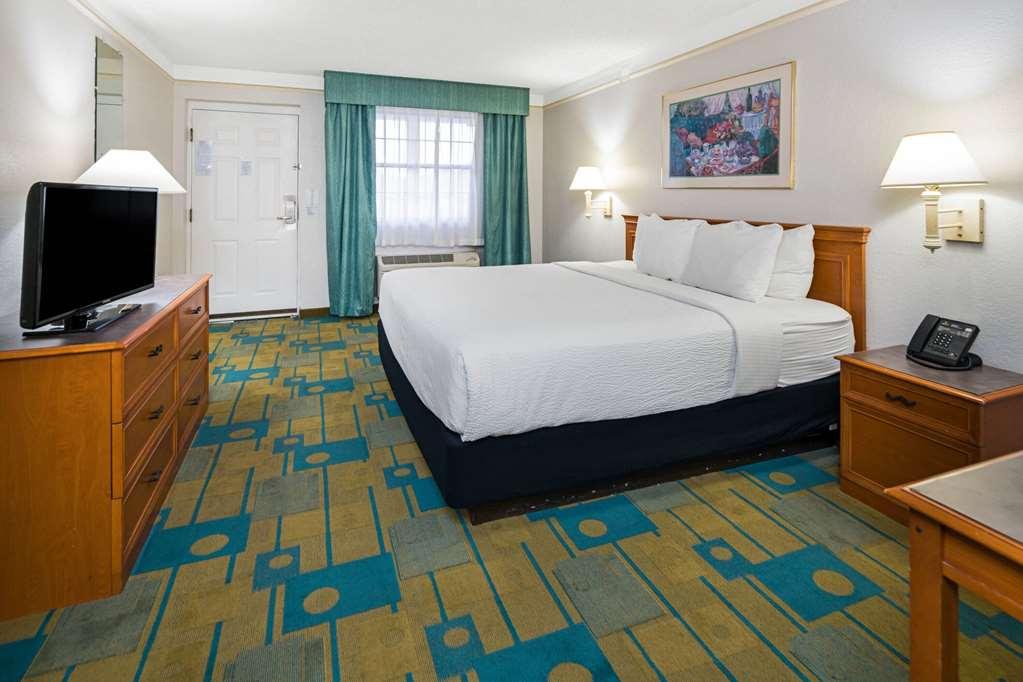 Days Inn By Wyndham San Diego Vista Værelse billede
